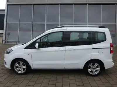 Gebraucht Ford Tourneo Courier Trend 101 PS (74 kW) 2019 Andere Van / Kleinbus