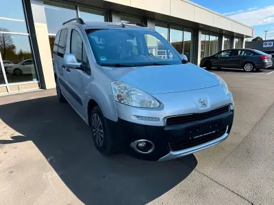 Gebraucht Peugeot TePee 114 PS (83 kW) 2014 Grau Kombi