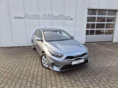 Gebraucht Kia Ceed 140 PS (102 kW) 2025 Lunarsilber metallic Kleinwagen