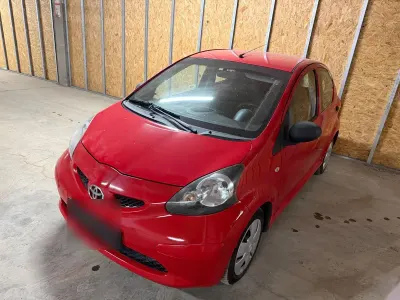 Gebraucht Toyota Aygo 68 PS (50 kW) 2009 Rot Kleinwagen