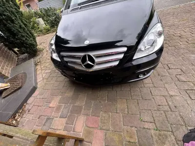 Second-hand Mercedes B180 116 CP (85 kW) 2010 Negru Monovolum