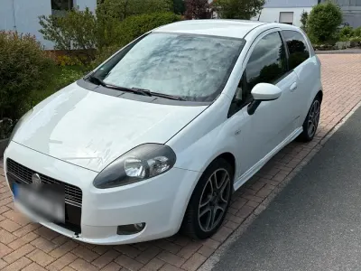 Gebraucht Fiat Grande Punto 95 PS (69 kW) 2009 Weiß Kleinwagen