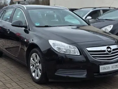 Gebraucht Opel Insignia Edition 140 PS (102 kW) 2010 Schwarz Kombi