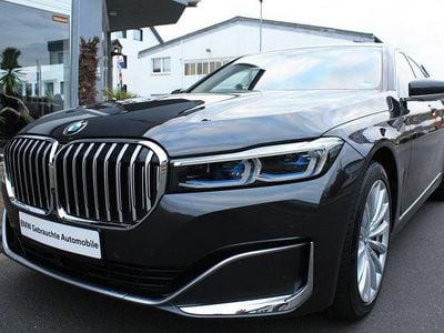 Gebraucht BMW 750L Performance 530 PS (389 kW) 2022 Sophistograu brillanteffekt me Limousine
