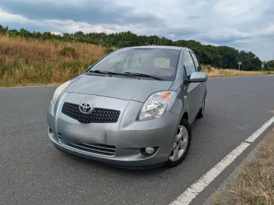 Gebraucht Toyota Yaris Cool 87 PS (63 kW) 2008 Silber Kleinwagen