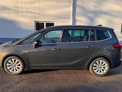 Grau Gebraucht 2016 Opel Zafira Tourer drive Van / Kleinbus | 9.500 € (Fairer Preis)