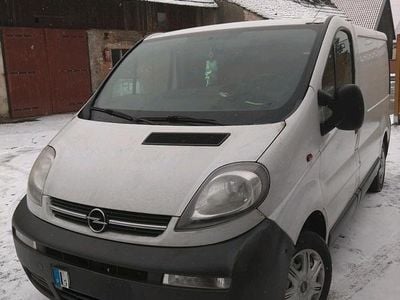 Weiß Gebraucht 2005 Opel Vivaro Van / Kleinbus | 5.500 € (Etwas zu teuer)