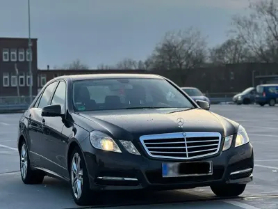 Gebraucht Mercedes E200 Avantgarde 2012 Schwarz Limousine