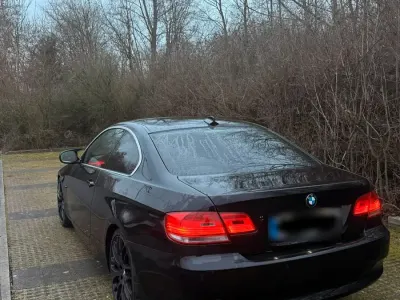 Gebraucht BMW 325 192 PS (141 kW) 2010 Schwarz Coupé