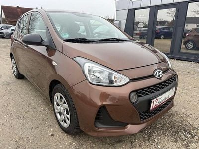 Gebraucht Hyundai i10 Classic 67 PS (49 kW) 2019 Braun Kleinwagen
