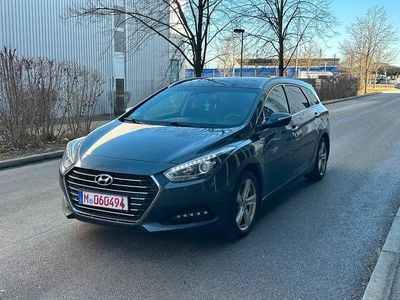 Gebraucht Hyundai i40 Style 141 PS (103 kW) 2015 Grau Kombi