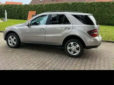 Gebraucht Mercedes ML350 190 PS (139 kW) 2007 Beige SUV