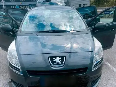 Gebraucht Peugeot 5008 112 PS (82 kW) 2011 Grau Van / Kleinbus