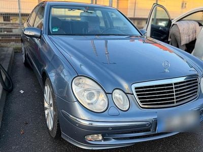 Gebraucht Mercedes E220 150 PS (110 kW) 2002 Blau Limousine