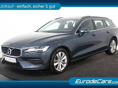 Gebraucht Volvo V60 Momentum 163 PS (119 kW) 2021 Blau Kombi