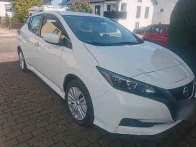 Gebraucht Nissan Leaf Visia 111 kW (151 PS) 2021 Weiß Kleinwagen