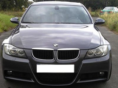 Grau metallic Gebraucht 2006 BMW 320 Kombi | 9.999 €