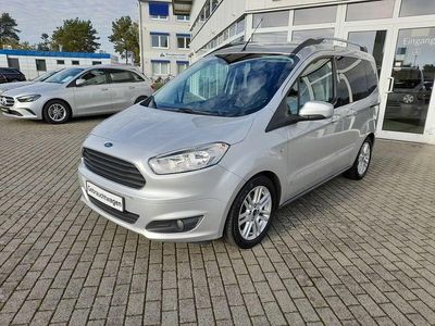 Silber Gebraucht 2017 Ford Tourneo Courier Titanium Van / Kleinbus | 9.490 € (Fairer Preis)