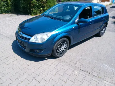 Gebraucht Opel Astra 120 PS (88 kW) 2008 Grün Limousine