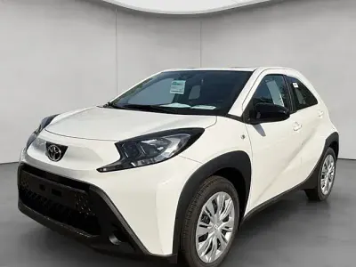Neu Toyota Aygo X Business Edition 72 PS (52 kW) 2025 Weiß SUV