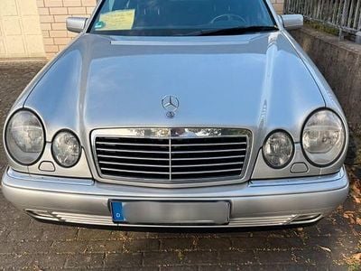 Silber Gebraucht 1997 Mercedes E230 Avantgarde Limousine | 7.499 € (Etwas zu teuer)