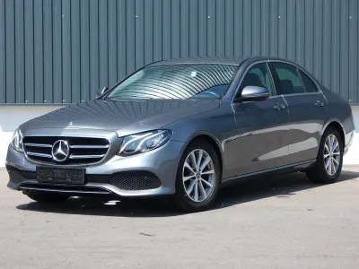 Gebraucht Mercedes E200 Avantgarde 150 PS (110 kW) 2019 Grau Limousine