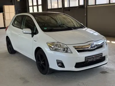 Gebraucht Toyota Auris Hybrid Life 99 PS (72 kW) 2011 Weiß Limousine