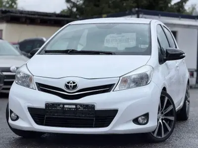 Gebraucht Toyota Yaris Cool 99 PS (72 kW) 2013 Weiß Kleinwagen