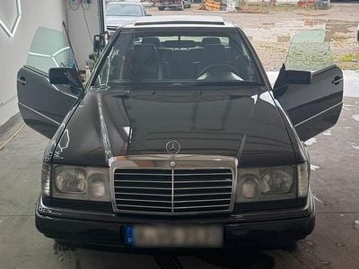 Gebraucht Mercedes 220 150 PS (110 kW) 1993 Schwarz Coupé