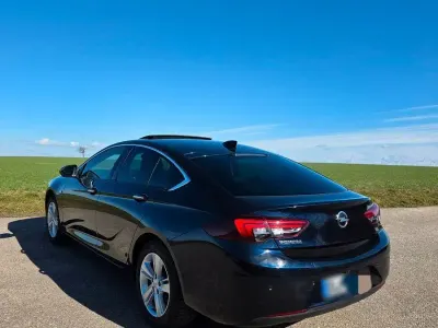 Używany Opel Insignia 136 KM (100 kW) 2018 Niebieski Sedan/Limuzyna