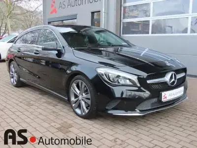 Gebraucht Mercedes CLA180 Shooting Brake 122 PS (89 kW) 2017 Schwarz Kombi