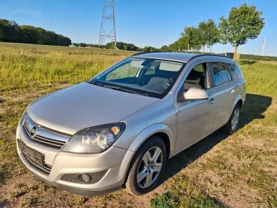 Gebraucht Opel Astra Edition 110 PS (80 kW) 2010 Silber Limousine