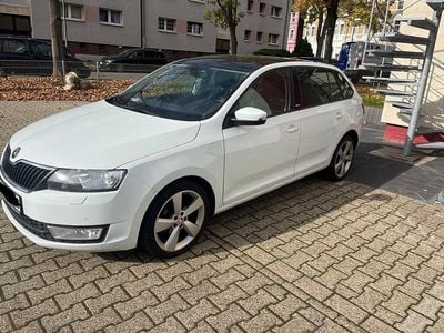 Weiß Gebraucht 2015 Skoda Rapid Limousine | 7.250 €