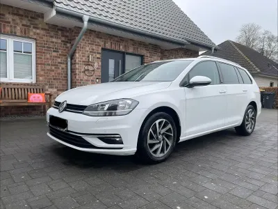 Używany VW Golf VII Sound 116 KM (85 kW) 2017 Biały Kombi