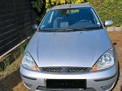 Usado Ford Focus 100 CV (73 kW) 2003 Plateado Coupe