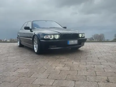 Second-hand BMW 740 286 CP (210 kW) 2001 Negru Berlinǎ