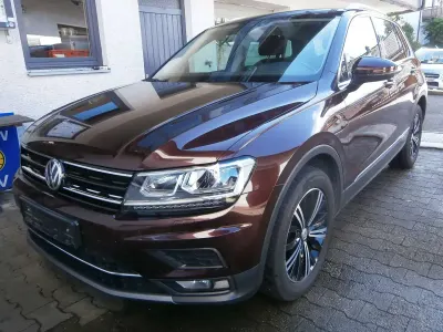 Gebraucht VW Tiguan Highline 150 PS (110 kW) 2018 Crimson red metallic SUV
