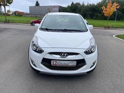 Gebraucht Hyundai ix20 90 PS (66 kW) 2015 Weiß Kleinwagen