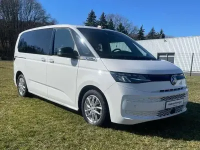Second-hand VW Multivan Basis 150 CP (110 kW) 2023 Alb Monovolum