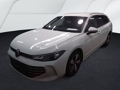 Weiß Gebraucht 2025 VW Passat Business Kombi | 33.943 € (Guter Preis)