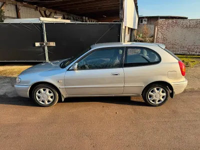 Gebraucht Toyota Corolla Luna 110 PS (80 kW) 2001 Silber Kleinwagen