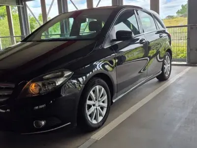Gebraucht Mercedes B200 156 PS (114 kW) 2014 Schwarz Kleinwagen