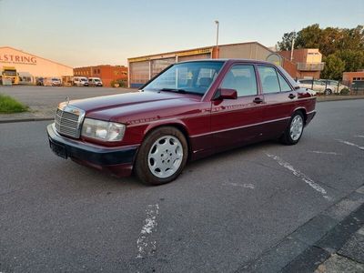 Gebraucht Mercedes 190 122 PS (89 kW) 1992 Rot Limousine