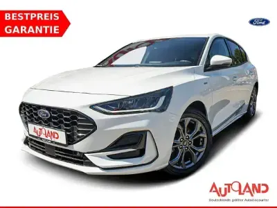 Używany Ford Focus ST-Line 125 KM (91 kW) 2023 Biały Sedan/Limuzyna