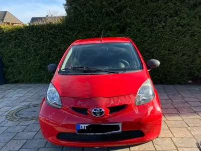 Gebraucht Toyota Aygo 68 PS (50 kW) 2008 Rot Kleinwagen