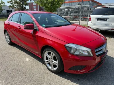 Gebraucht Mercedes A180 122 PS (89 kW) 2013 Rot Kleinwagen