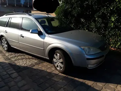 Gebraucht Ford Mondeo Ghia 131 PS (96 kW) 2004 Silber Limousine