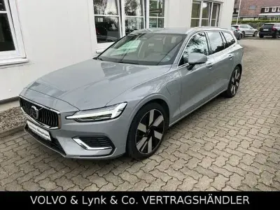Gebraucht Volvo V60 Core 349 PS (256 kW) 2024 Vapour grey metallic (metallic) Kombi