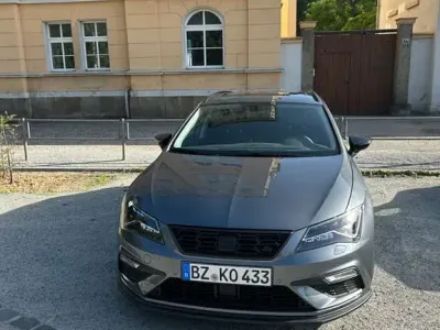 Używany Seat Leon ST FR 150 KM (110 kW) 2018 Szary Kombi