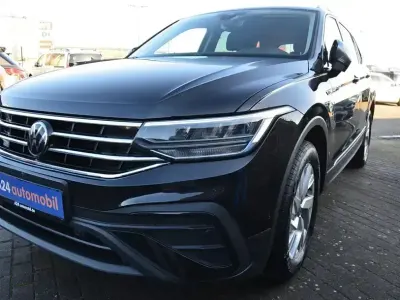 Gebraucht VW Tiguan Allspace Life 150 PS (110 kW) 2024 Deep black perleffekt (metallic) SUV